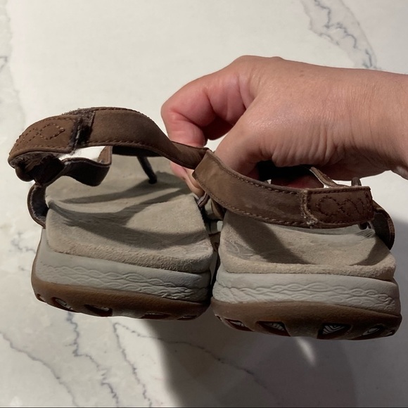 MERRELL Sz 9  Thong Strappy Velcro Closure Sandals - Picture 9 of 11